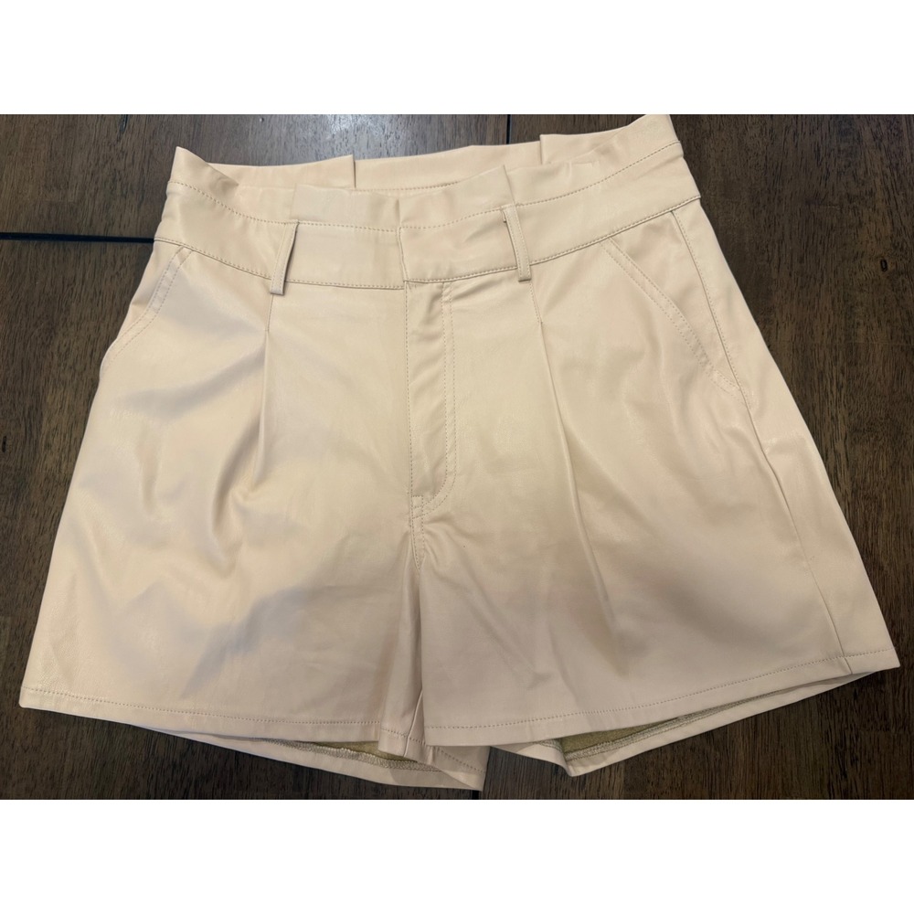 Sofia Jeans by Sofia Vergara Women Cream Faux Leather Pleated Shorts Size 6 High